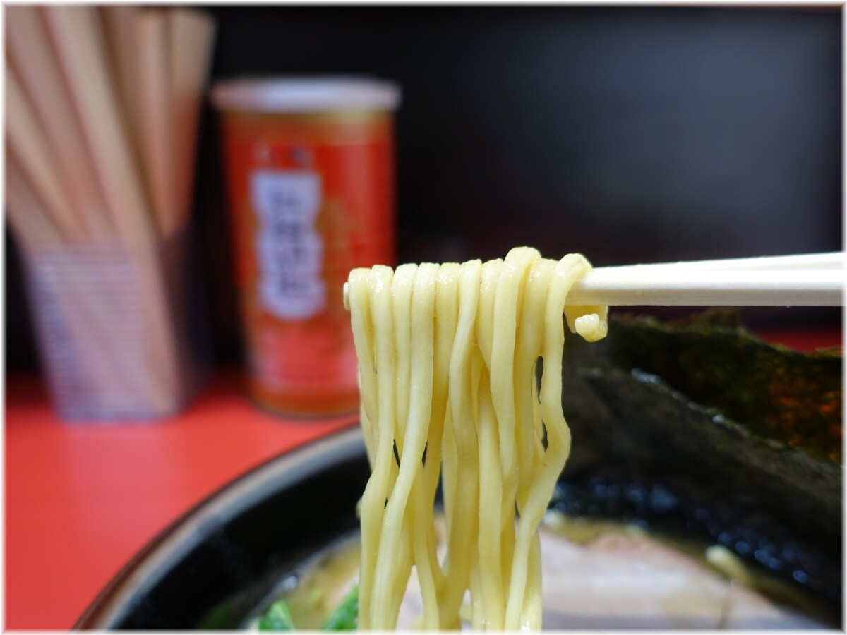真砂家 ラーメン並の麺