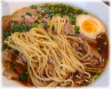 万豚記 神田小川町店 叉焼麺の麺