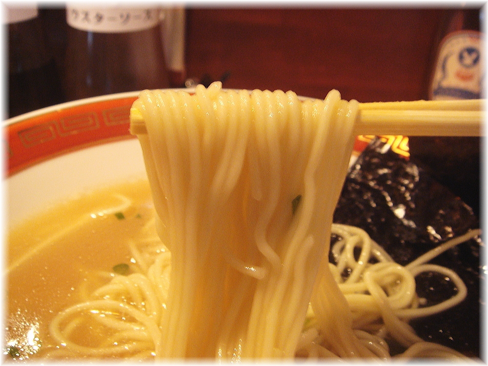 佐賀ラーメン美登里 味自慢ラーメン+生卵の麺