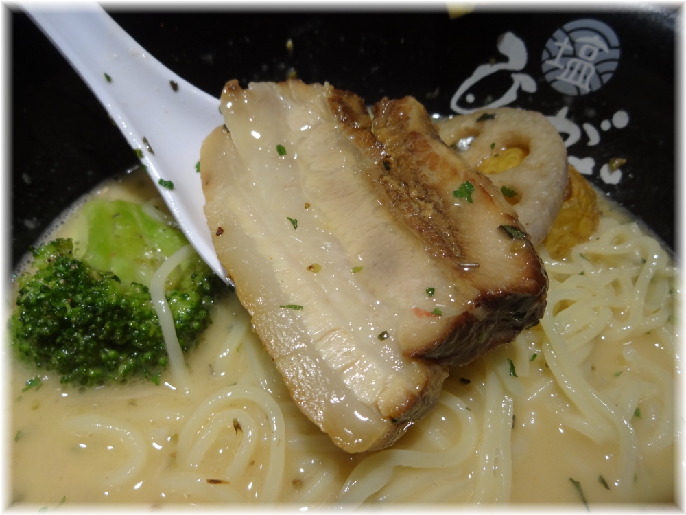 ひるがおルミネエスト店 鶏白湯ラーメンのチャーシュー