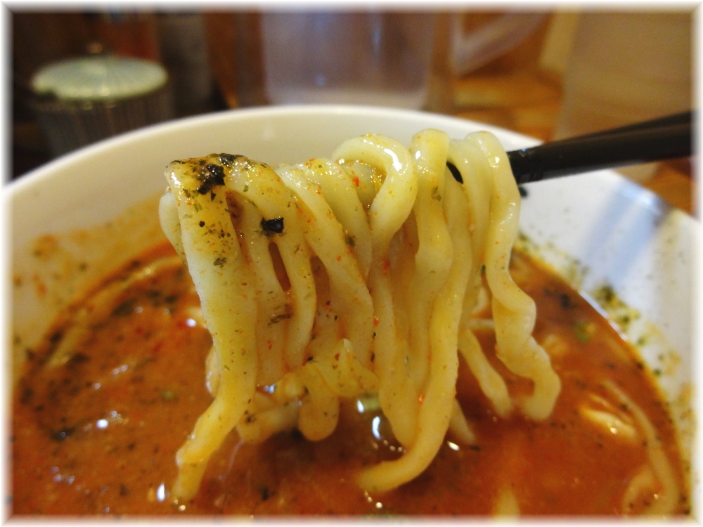 赤備 赤辛つけめんの麺