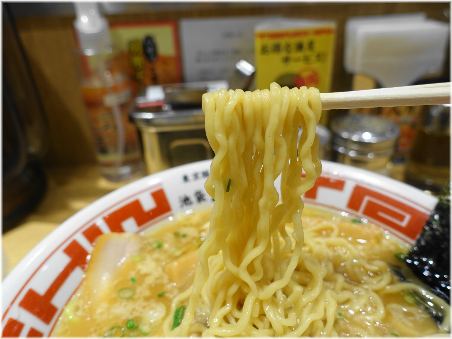 屯ちん川崎店 東京豚骨ラーメンの麺