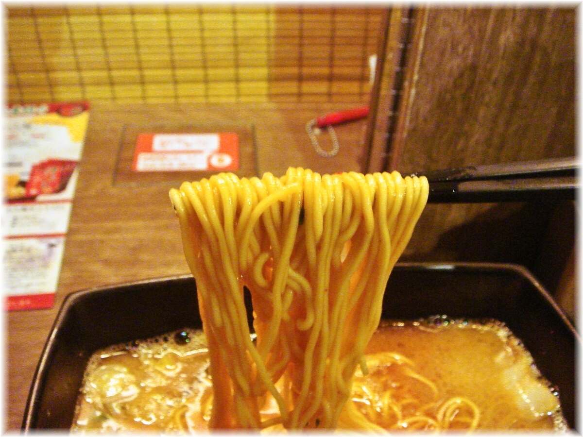 一蘭天神西通り店 釜だれとんこつラーメンの麺