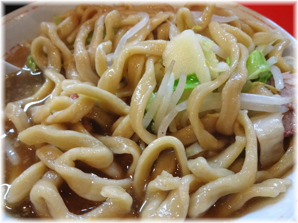 ラーメン二郎府中店 ラーメン(小)の麺