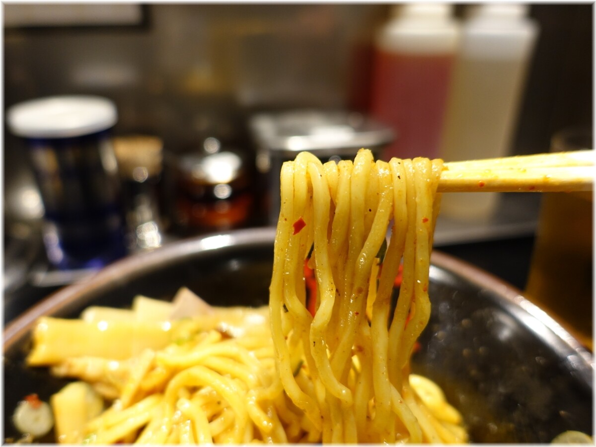 東京油組総本店大森組 辛味噌油そば(並)の麺