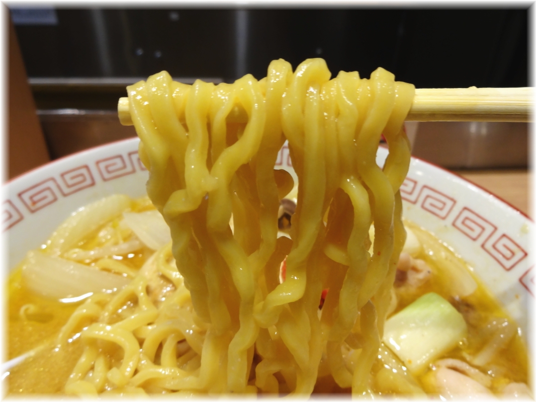 杉もと 鶏味噌らーめんの麺