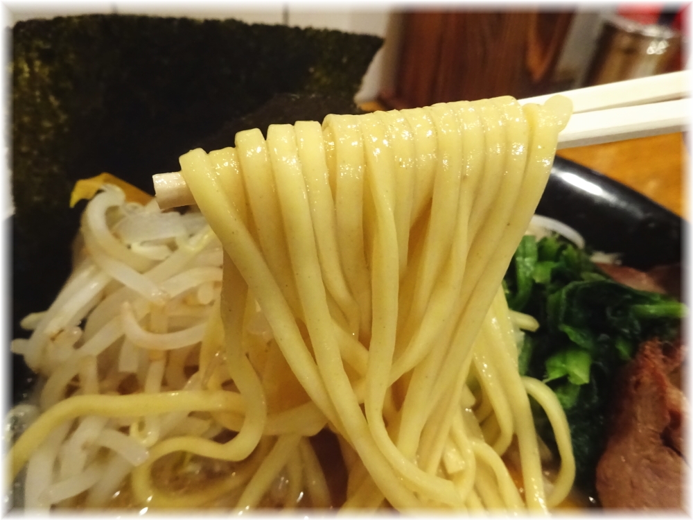 太龍軒6 新・野菜盛ラーメンの麺