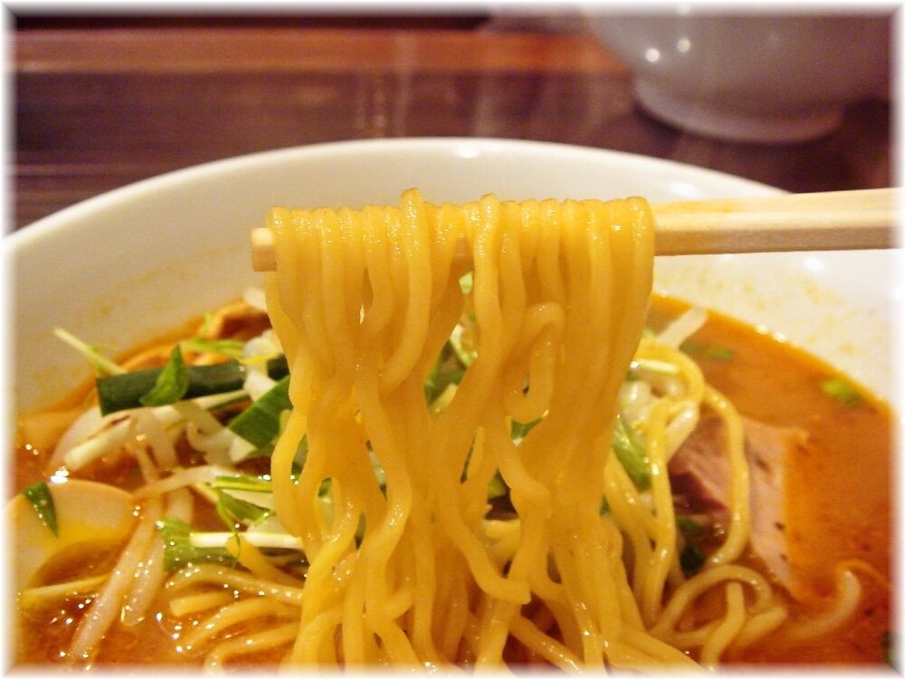 魂 辛みそらーめんの麺