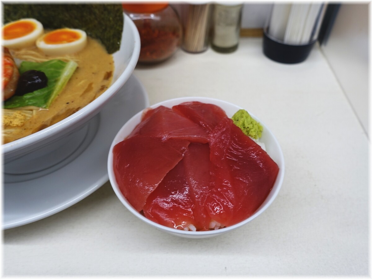 ウミノイロ ミニマグロ丼