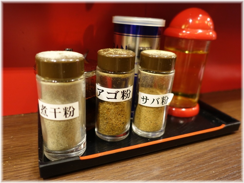 麺屋Rai遥 卓上の調味料