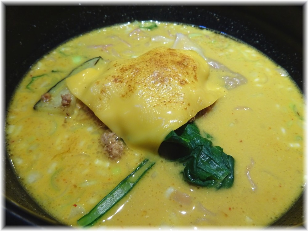 ユタの店 焼きチーズカレー担々麺の具