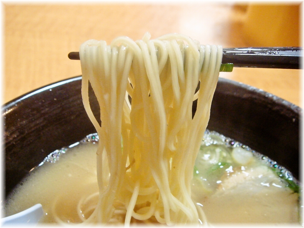 福芳亭 ラーメンの麺