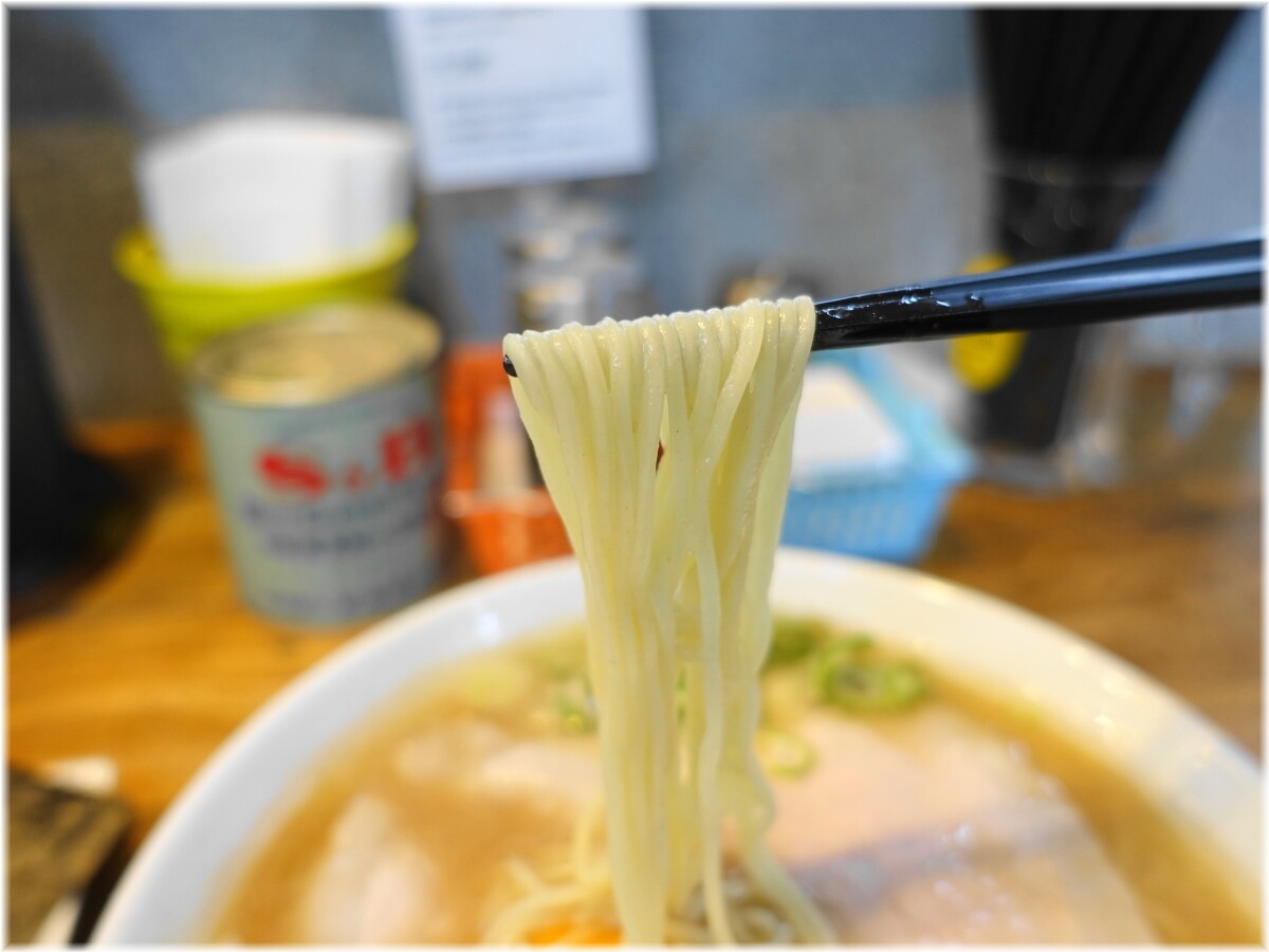 クモノウエ のり玉ラーメンの麺