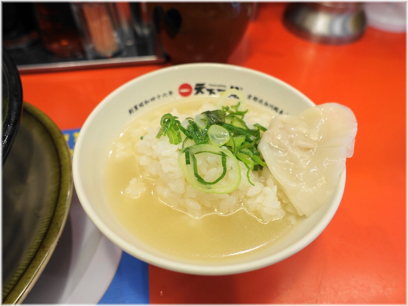 天下一品田町店20 鯛だし香る塩ラーメンのスープで鯛茶漬け風