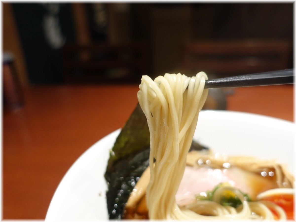 酒肴場屯 津軽煮干し中華蕎麦の麺