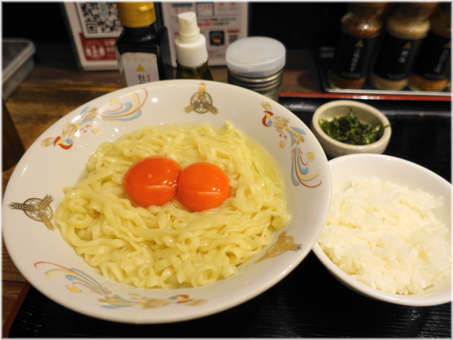 三田製麺所15 (温)たまごかけ麺(濃厚バターチーズ風)全景