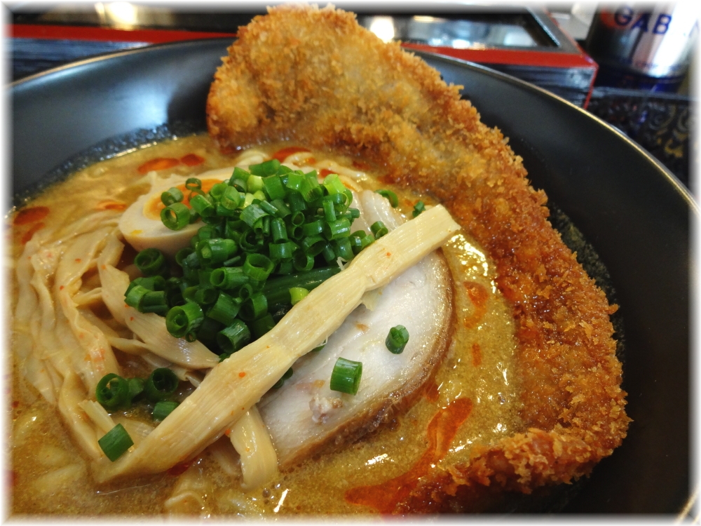 高円寺シンヤラーメン バラカツ伽辣麺の具