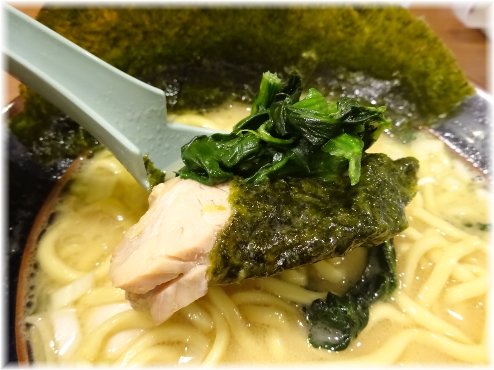 町田商店 ラーメン(並)の具2