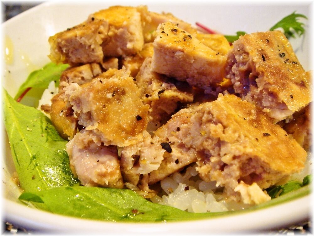 ビーハイブ 鶏チャーシュー丼のアップ