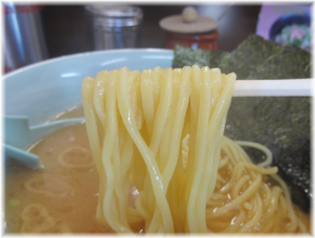とんぱた亭 ラーメンの麺