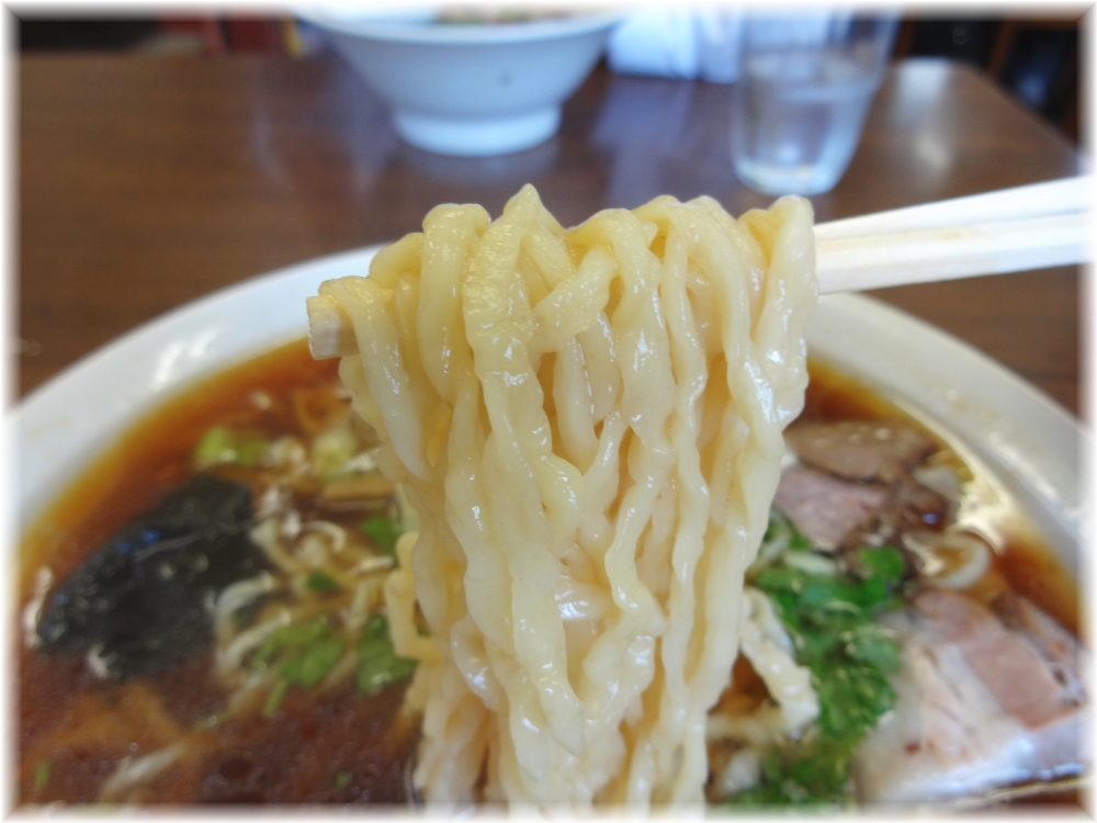 三憩園 タンメンの麺