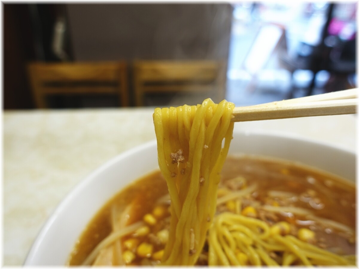サッポロラーメン天竜 味噌チャーシューメンの麺