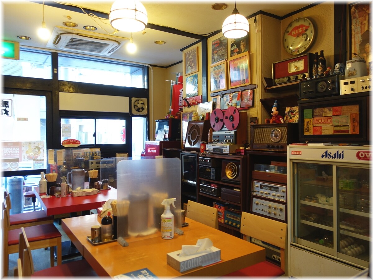 支那そば勝丸 店内