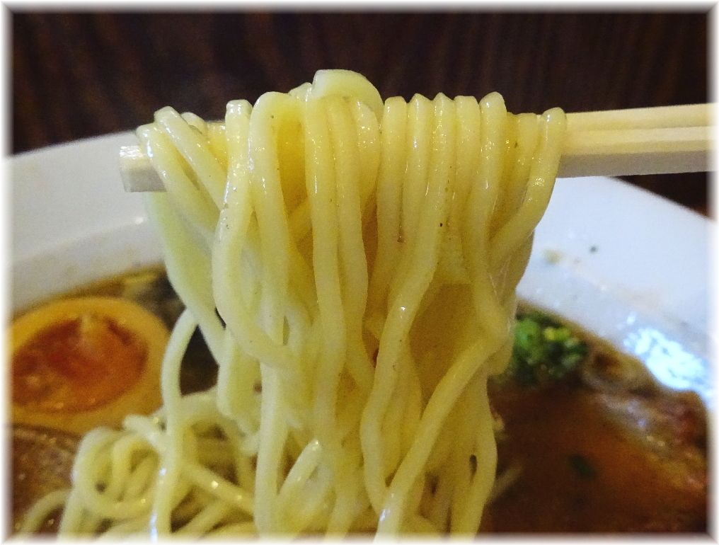 麺や八雲 醤油バラ肉チャーシュー+味玉の麺