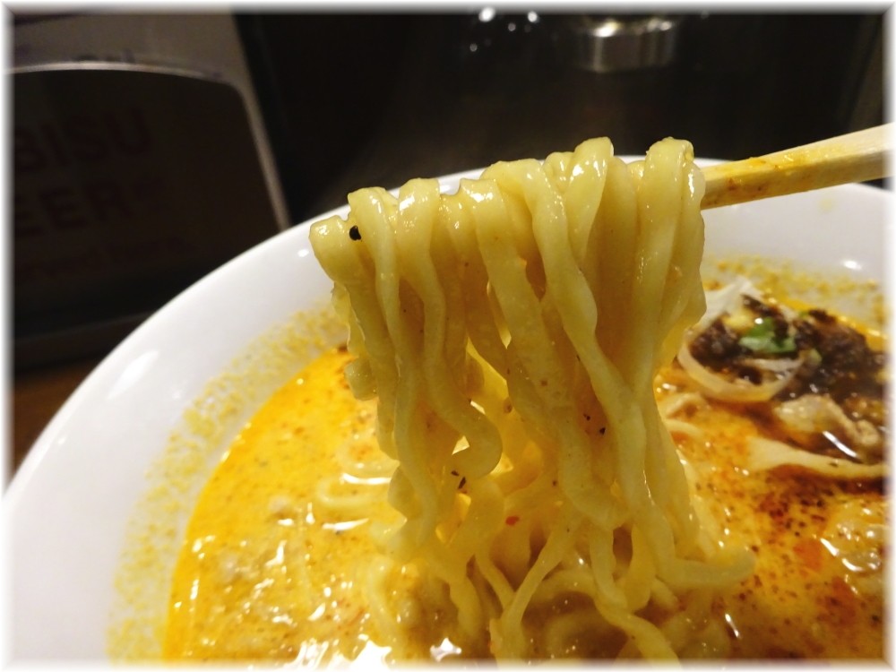 仁 濃厚担々麺の麺
