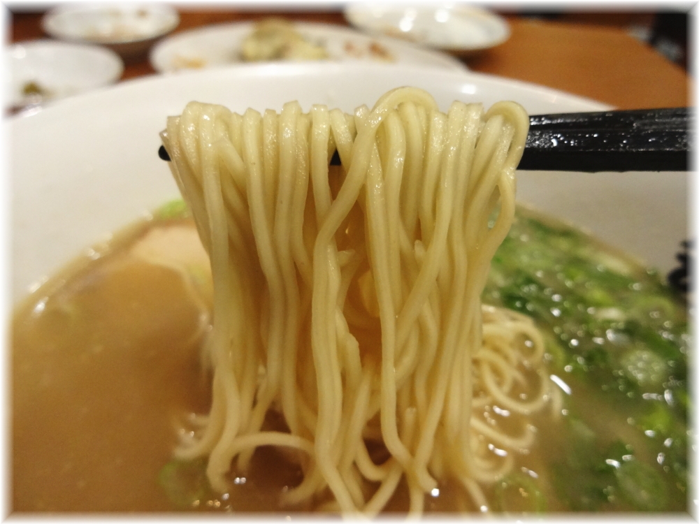 博多うま馬 渋谷ヒカリエ店 博多ラーメンの麺