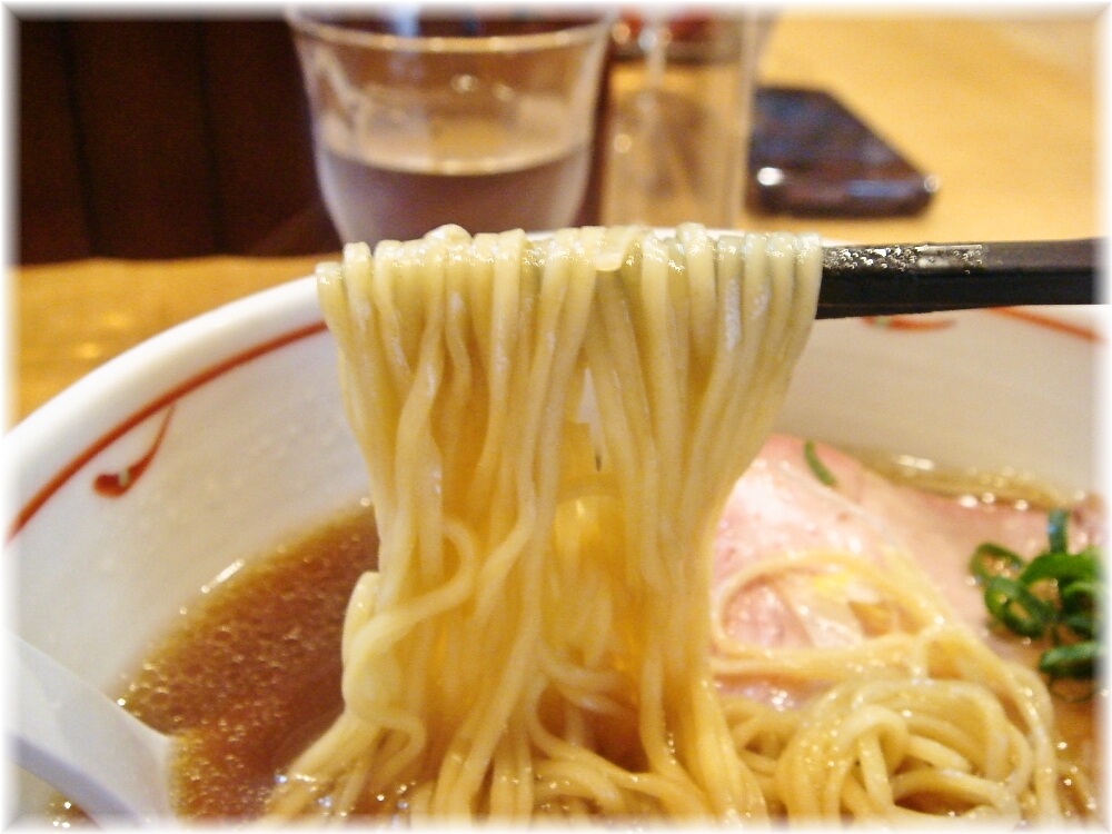 蔦 醤油らぁ麺の麺