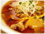 麺創研かなで 酸辣湯麺のスープ
