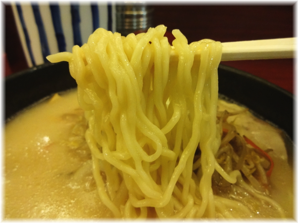 横浜元祖札幌や 味噌ラーメンの麺