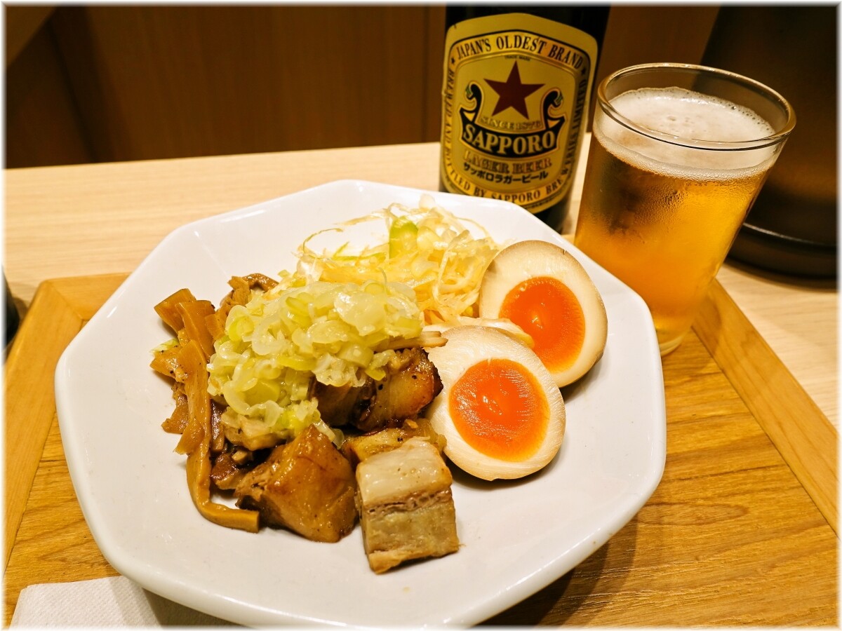 七彩飯店2 おつまみセットと赤星