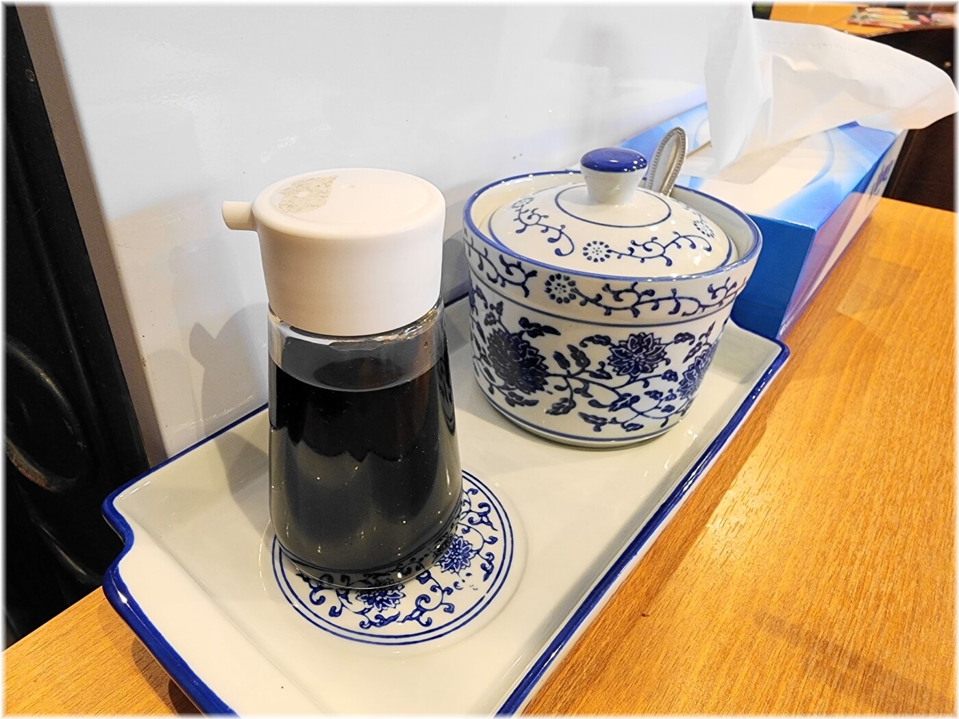 京穂蘭州牛肉拉麺2 卓上の調味料
