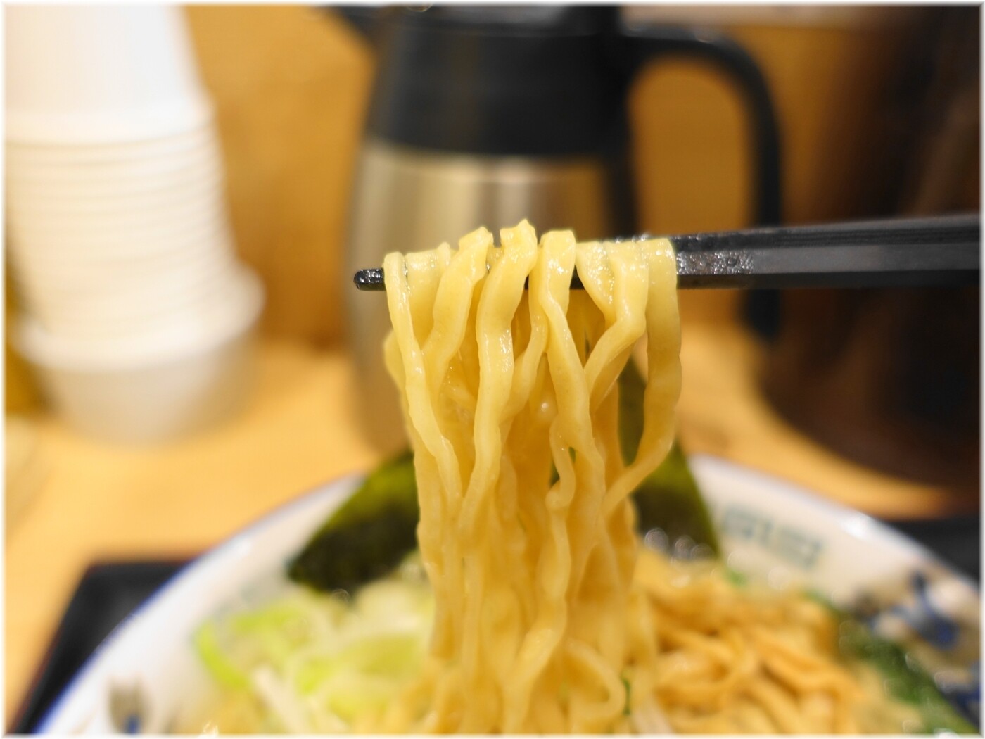 舎鈴田町店9 ニラそばの麺
