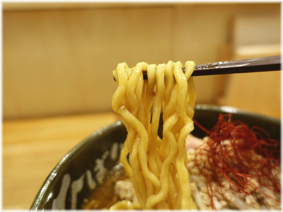 柿田川ひばり3　味噌カレーらーめんの麺