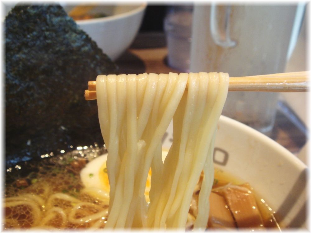 ソラノイロ 特製中華そばの麺