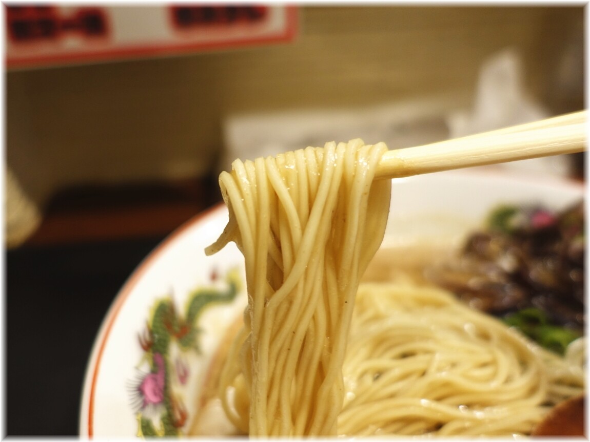 ハナレ 濃厚豚骨らぁめん(白)の麺