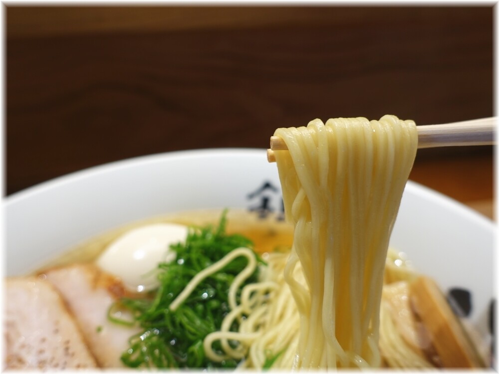 銀座八五 特製中華そばの麺