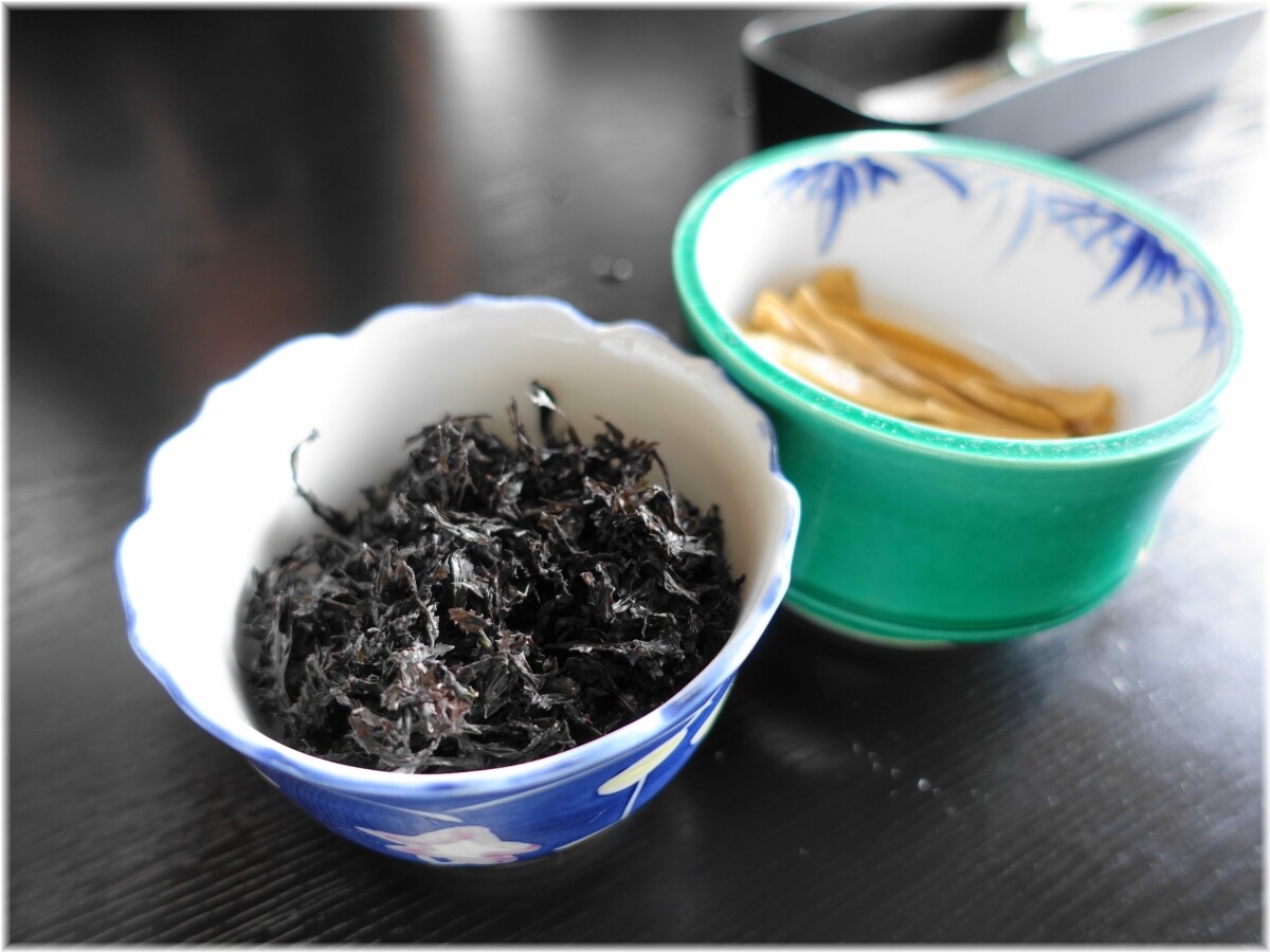 琴平荘 トッピングの黒磯海苔とメンマ