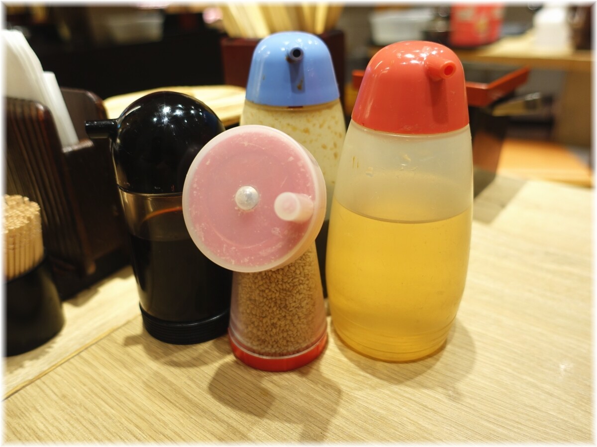 俺式純 卓上の調味料