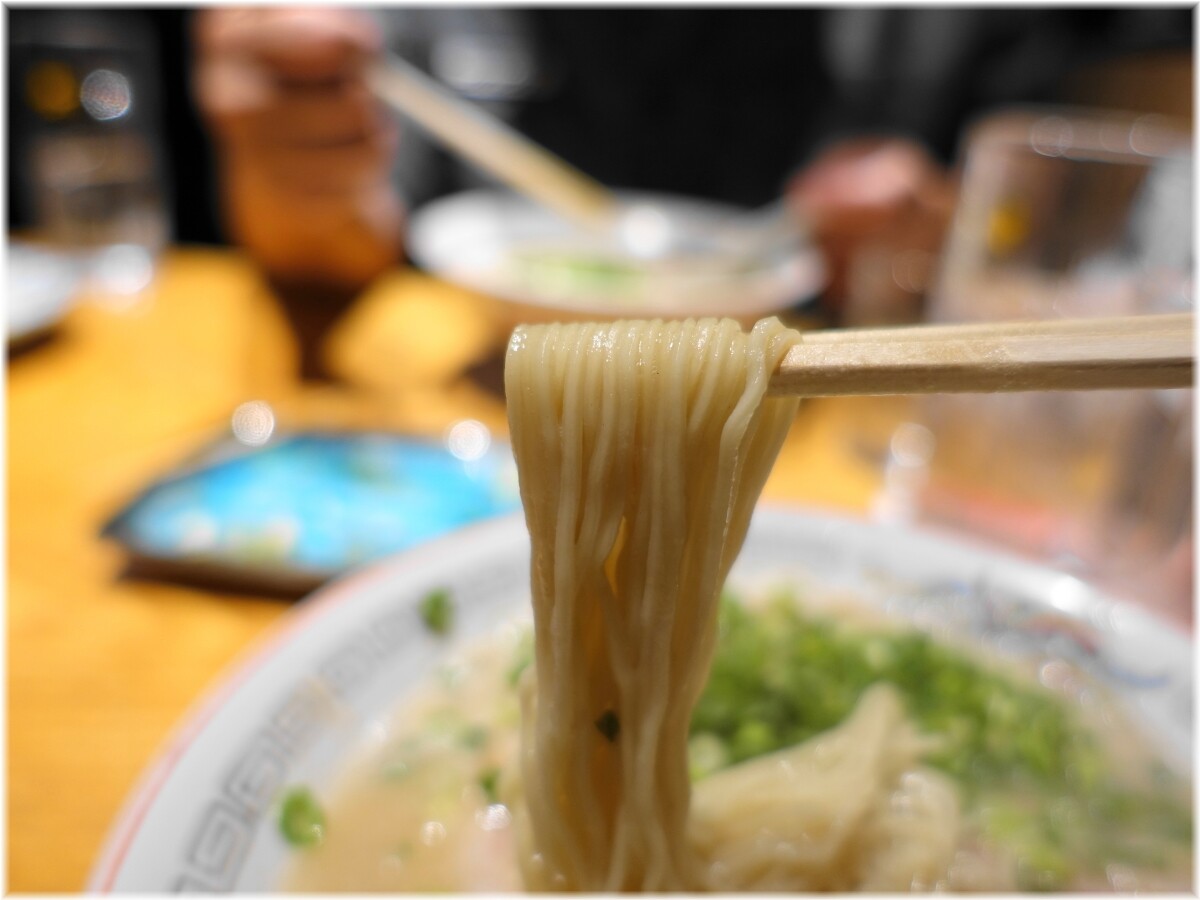 でぶちゃん 博多ラーメンの麺