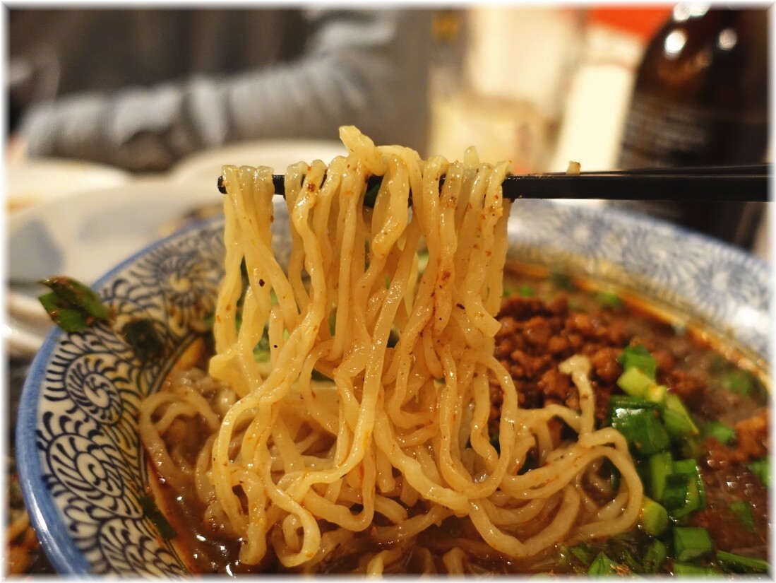 四川大衆ハオワール 麻辣麺の麺