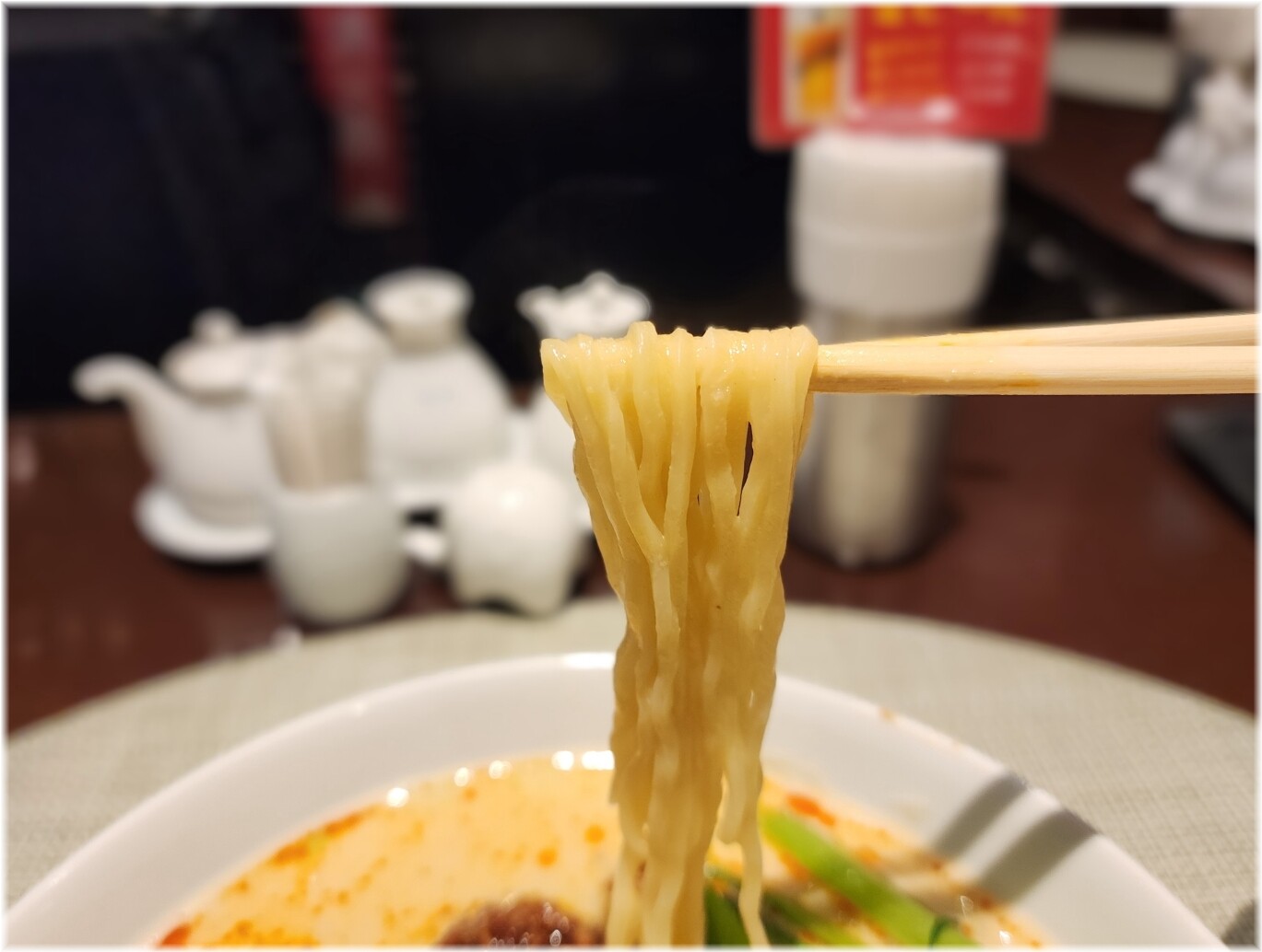 美華園新橋店 担々麺の麺