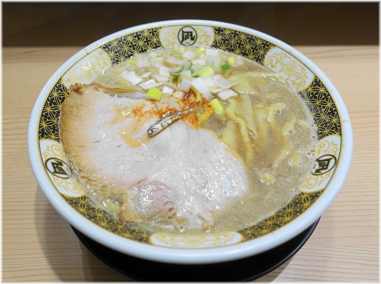すごい煮干ラーメン野毛すし釣りきん すごい煮干ラーメン