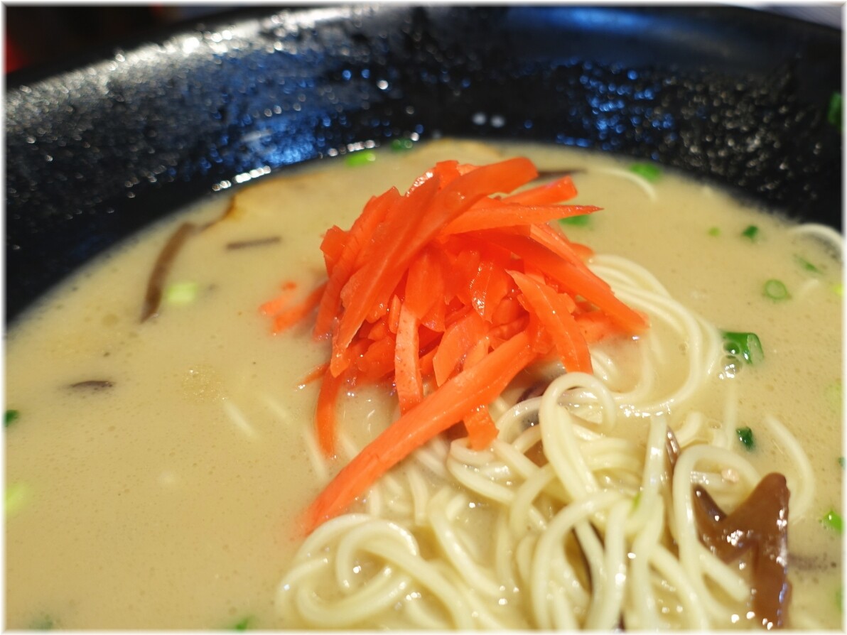 石田一龍本店 濃厚ラーメンに紅生姜