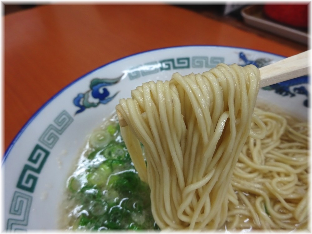 とんこつらーめん八 ラーメンの麺