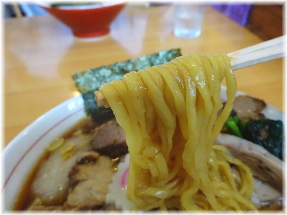 オランダ亭 しょうゆチャーシューメンの麺