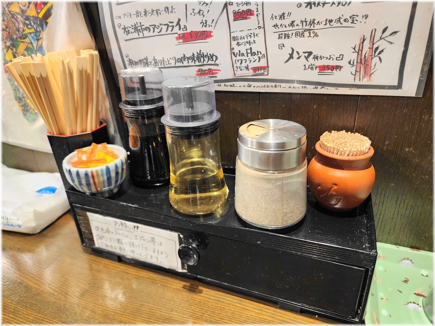 伊万里ちゃんぽん新橋店2 卓上の調味料等